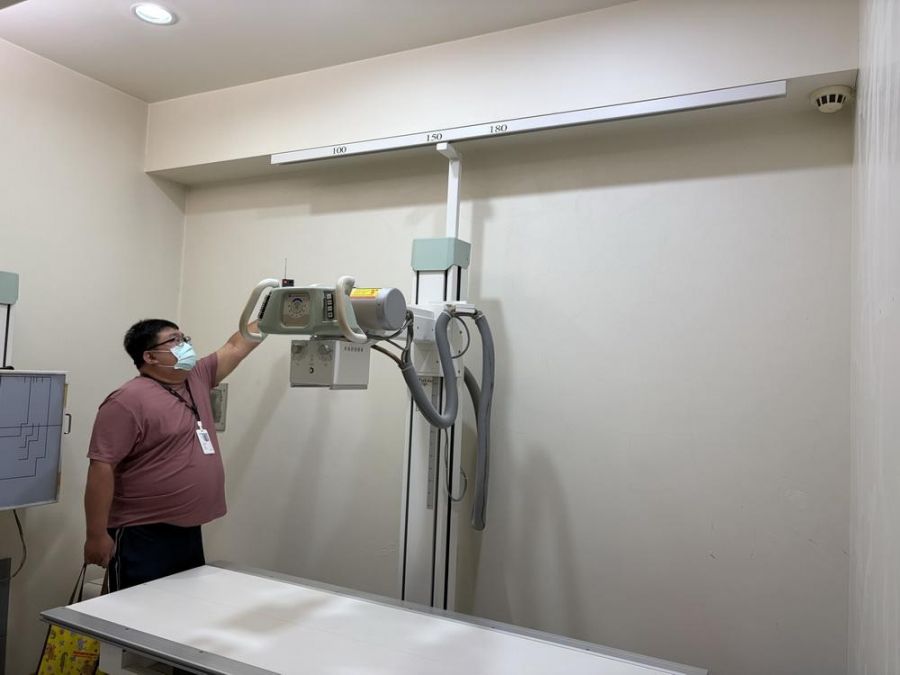 嘉市府查獲羅大德診所偵煙器裝設密錄器 衛生局偷拍零容忍移送法辦