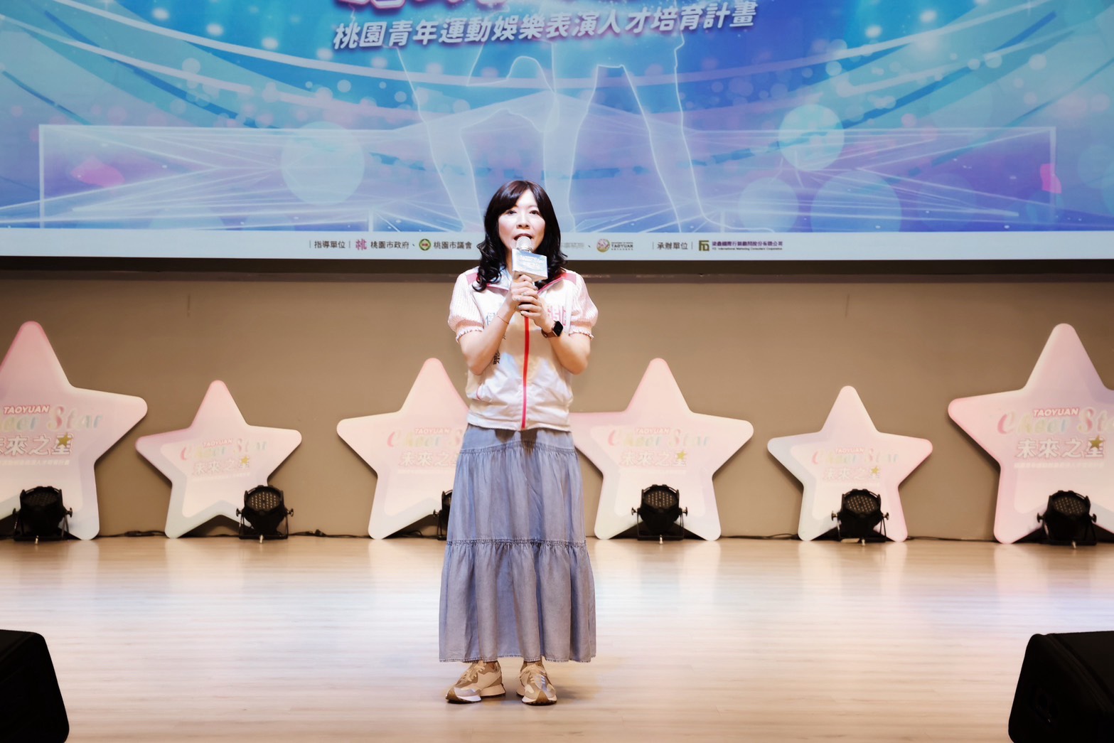 圓啦啦隊夢想!桃園青年局攜手桃氣女孩 徵選、培訓明日之星 圖1 桃園市政府青年局局長侯佳齡致詞 0 0