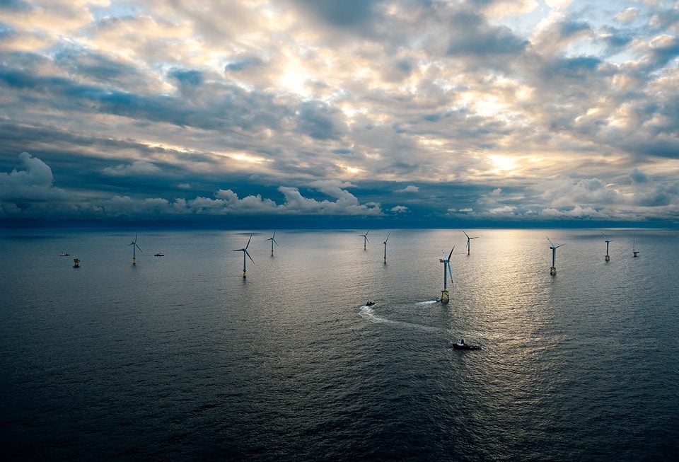 ▲台電離岸一期風場位於彰化縣芳苑外海，110年底正式商轉，21部風機每年可發出超過3億度。