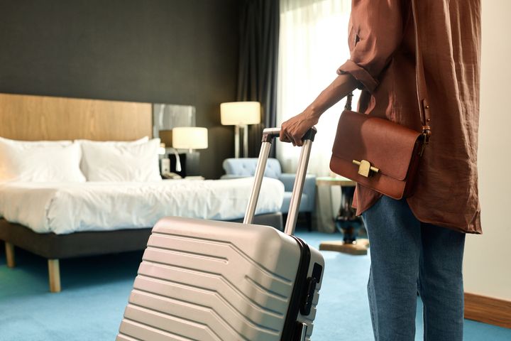 旅客透過 AI,便能完成從搜尋、比較、選房、付款到確認的完整流程。 圖:shutterstock/來源