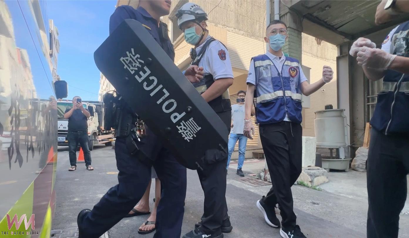 高雄鹽埕透天民宅驚傳縱火!警消冒險強攻火場奮勇救出受困母子 - https://www.watchmedia01.com