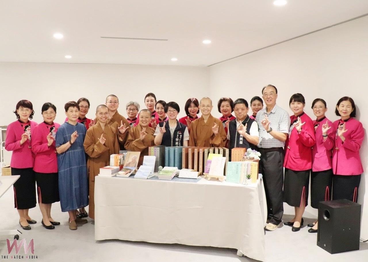 公私協力推廣閱讀　佛光山惠中寺贈書中市圖豐富人文館藏