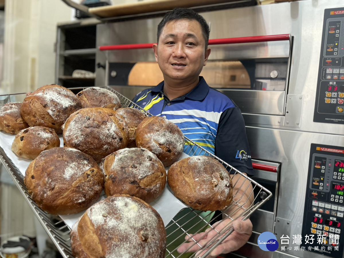 同濟會民眾不僅免費參加，還能獲贈親手製作的麵包餐盒點心。