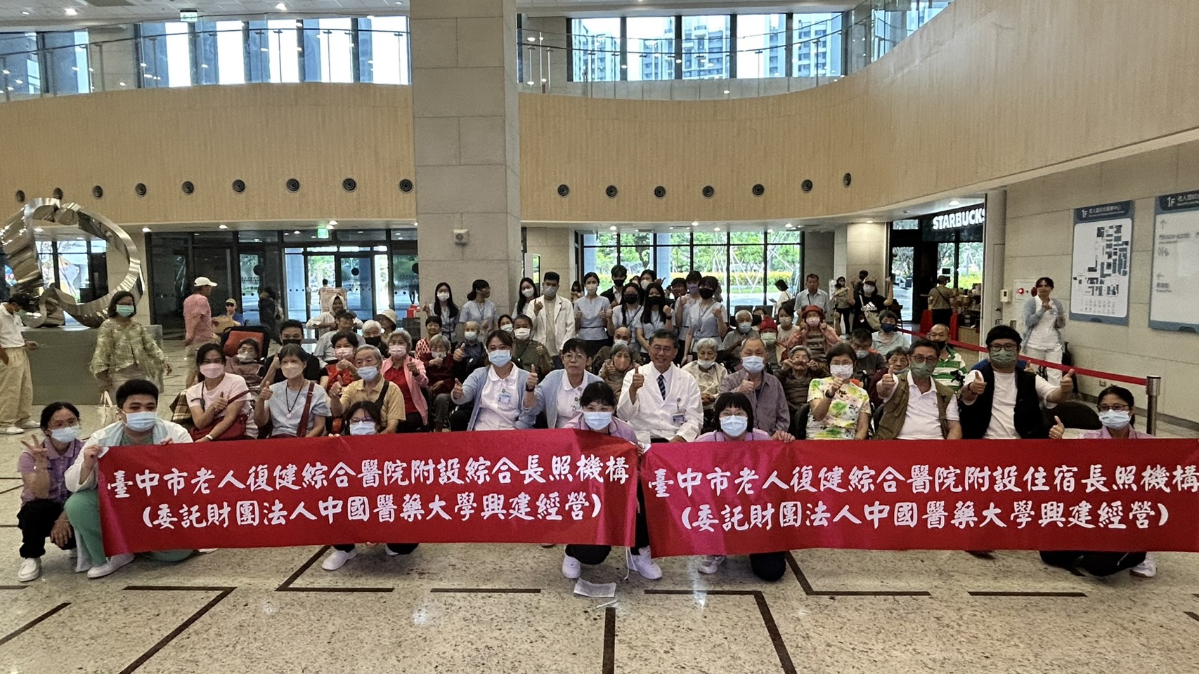 中醫大市醫辦「愛的時光機」親子同樂會 小農市集、音樂演奏打造溫馨全齡照護環境