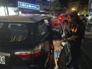 女童獨自走失逛賣場 基警迅速協助團圓 36 1779513263300 300x225 1