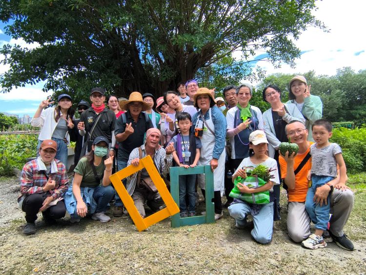 走進三峽野菜園 新北推原民食農教育體驗慢食文化 64 《圖說》「Lipahak食癒餐桌」食農教育體驗活動合照。〈原民局提供〉