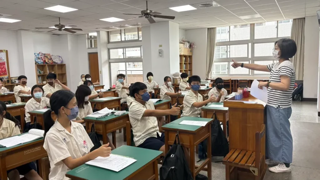 仁班班導胡馨方老師,用心向學生宣導活動,讓學生了解:行三好的同學,就是《三十而光|目中有人計畫》的精神