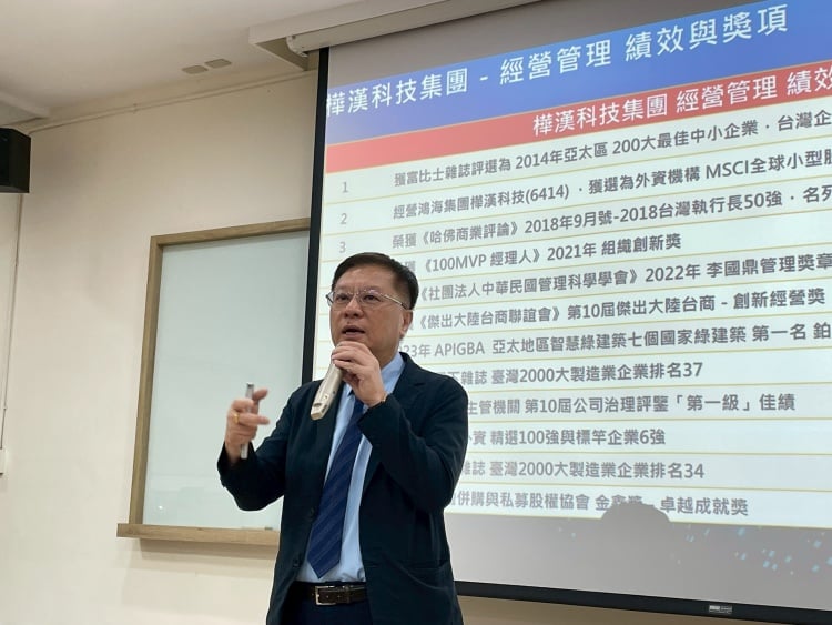▲樺漢科技董事長朱複銓期許大安高工的菁英加入專班後能成為校園與企業楷模，帶動更多學生勇敢挑戰走在時代最前線的學習道路。