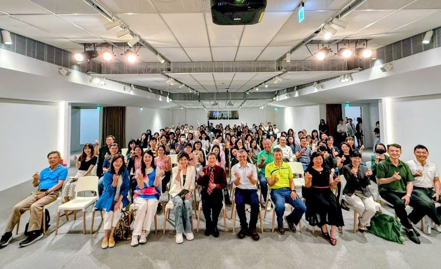 ▲高科大企管系EMBA舉辦人文美學講座,邀請劉岠渭教授分享歌劇詠嘆調的藝術魅力,與會師生及校友合影。