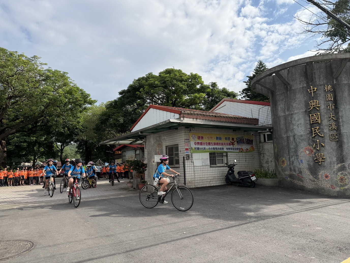 桃園市中興國小師生迎風長征45公里 用愛與鋼鐵意志寫下最美畢業禮 - https://www.watchmedia01.com