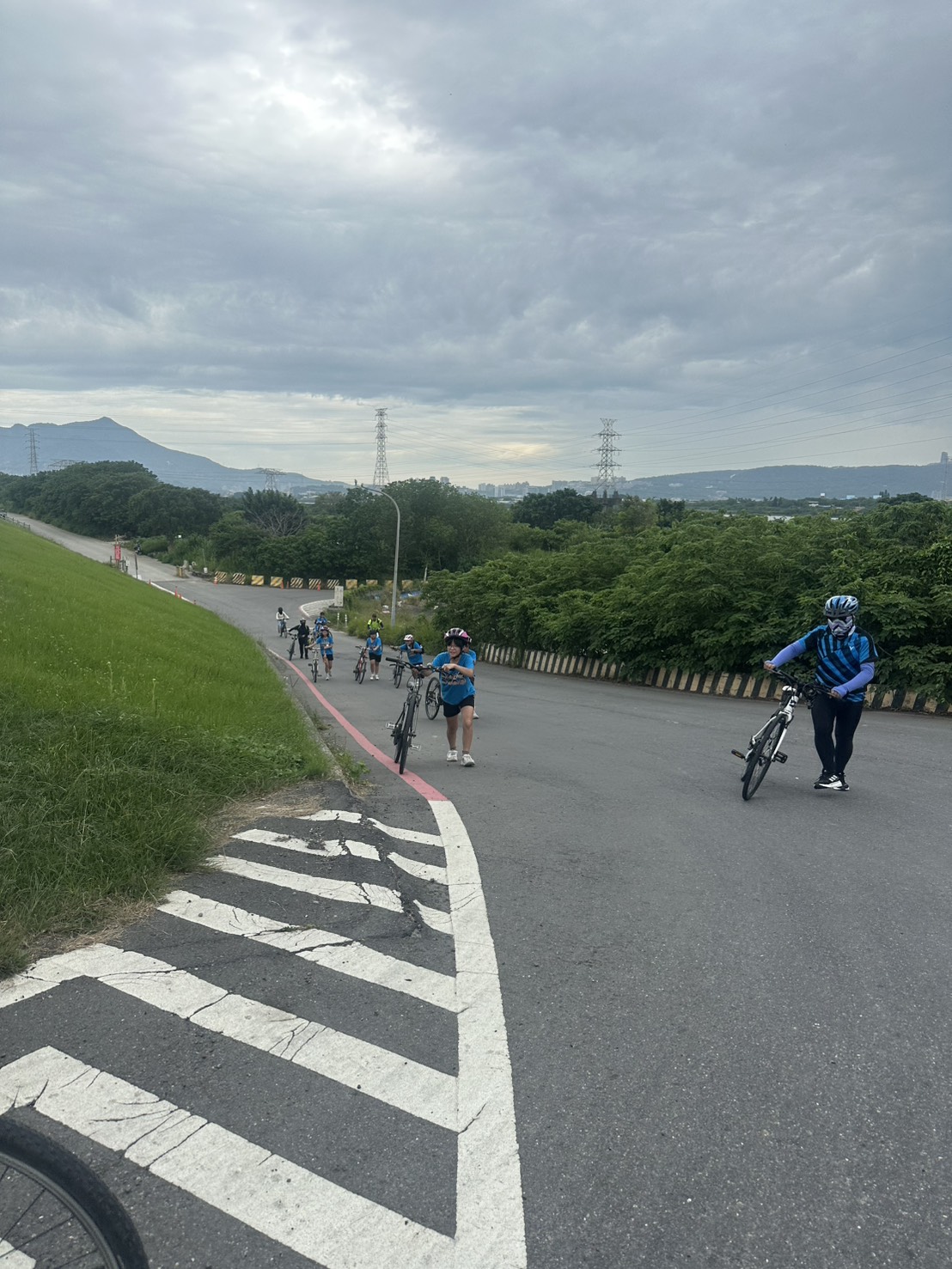 桃園市中興國小師生迎風長征45公里 用愛與鋼鐵意志寫下最美畢業禮 - https://www.watchmedia01.com