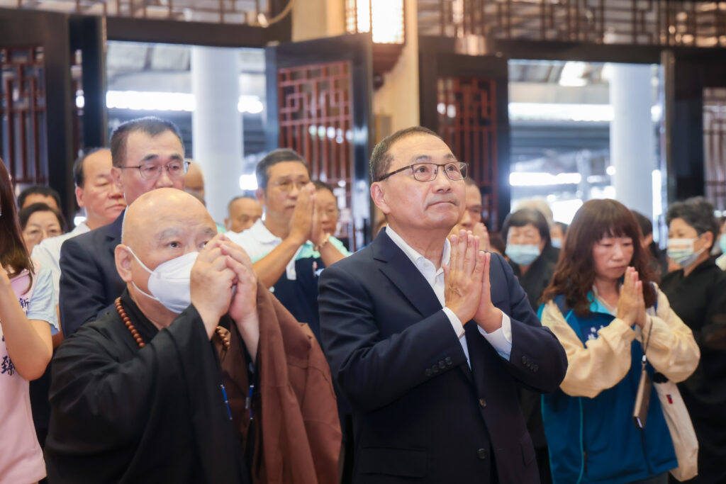 侯友宜土城浴佛祈福 秉持「利他」精神推動新北市政 12 %E6%96%B0%E5%8C%97%E5%B8%82%E9%95%B7%E4%BE%AF%E5%8F%8B%E5%AE%9C%E6%84%9F%E8%AC%9D%E9%87%8B%E8%BF%A6%E7%89%9F%E5%B0%BC%E4%BD%9B%E4%BF%9D%E4%BD%91%E6%96%B0%E5%8C%97%E7%A5%88%E6%B1%82%E5%9C%8B%E6%B3%B0%E6%B0%91%E5%AE%89%E5%B8%82%E6%B0%91%E5%81%A5%E5%BA%B7%E5%BF%AB%E6%A8%82 1024x683 1