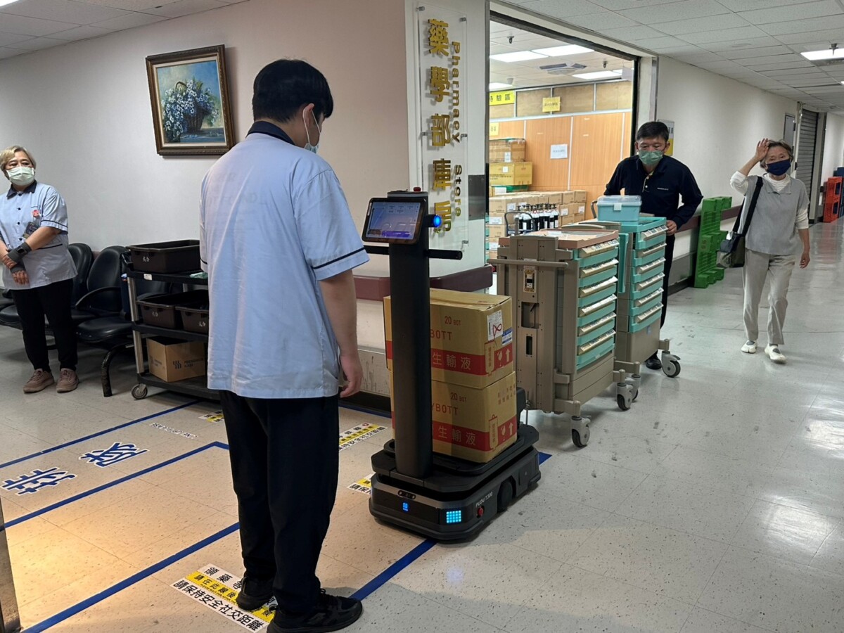 ▲自動化設備,在確保醫療物資精準送達。(記者 李堂安 翻攝)