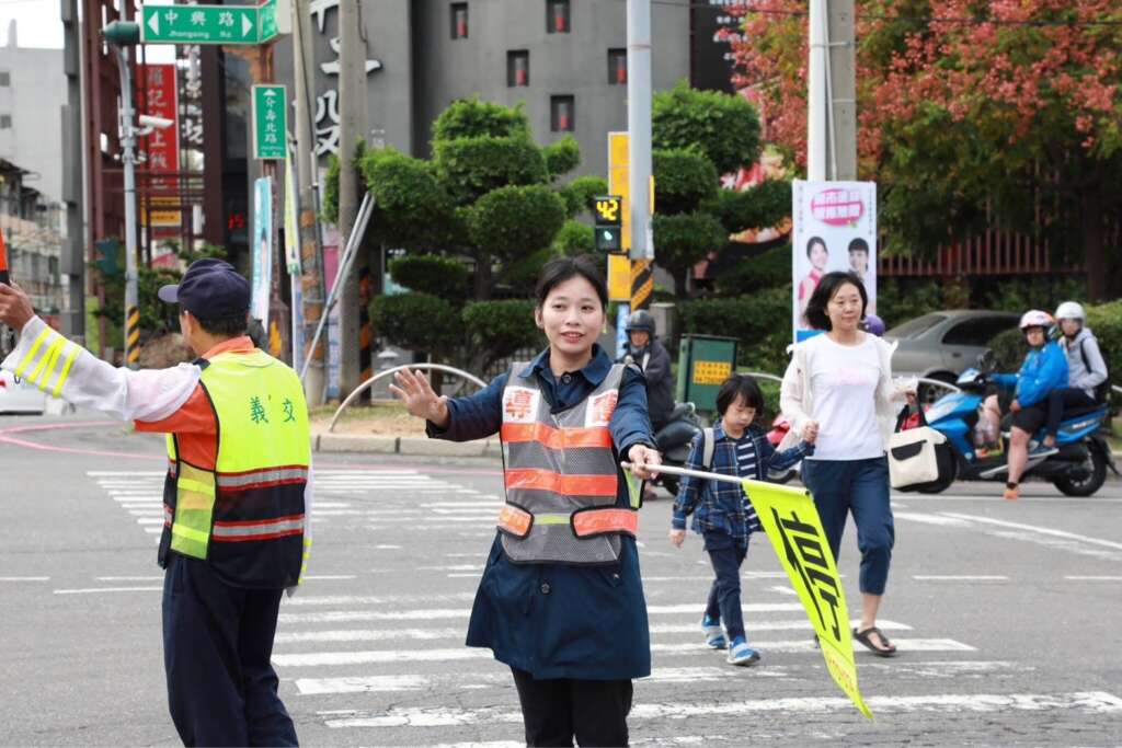 ▲身兼三寶媽與導護志工的彰化市長參選人温芝樺今表示,毒駕當然必須重罰,但真正更可怕的,是許多人早在吸毒之前,就已經處於崩潰邊緣卻沒人發現。(圖/温芝樺提供)