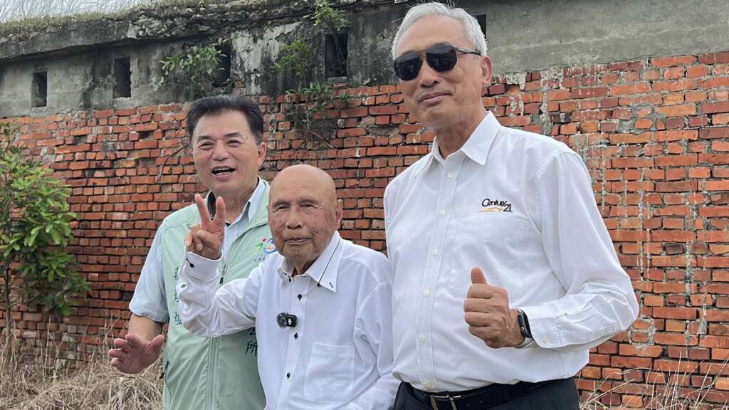 ▲福興鄉長蔣煙燈表示,高齡101歲的前日本陸軍飛行員增田正先生,重返曾經駐紮過的彰化飛行場,除了可協助地方確認多處遺構的名稱與功能,更重要的是讓更多人重新認識福興鄉。(圖/記者林明佑翻攝)