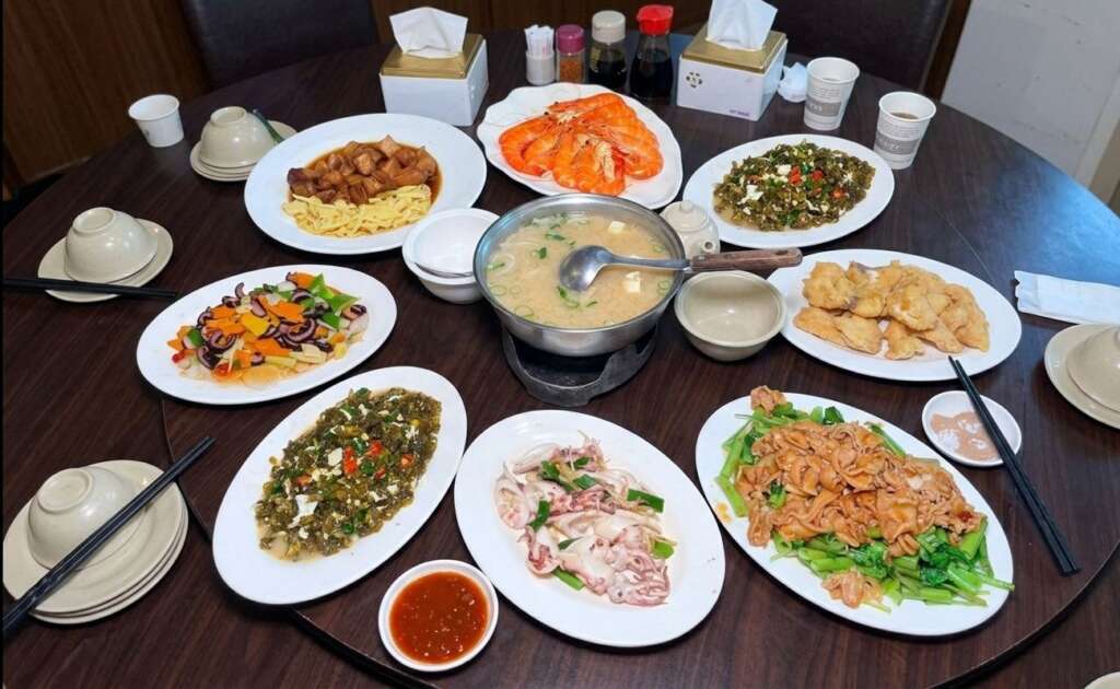▲屏東鹽琉線美食，小琉球「大頭山海產琉球店」端出海島限定鮮味饗宴。（記者蘇彩娥攝）