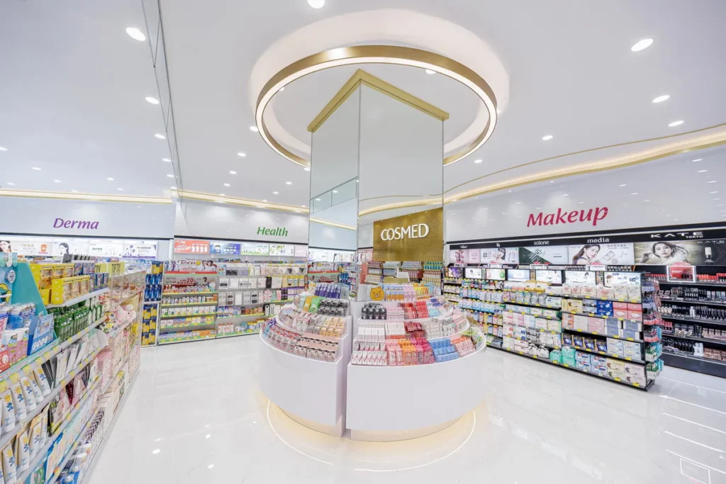 愿秀門市同步升級「mini bar」選品專區,mini size的客群,新品嘗試率高於5倍,mini bar導入逾百款精巧的美妝新品,包含愿秀限定的CLIO袖珍氣墊粉餅、鏡光煥顏打亮盤,以mini好入手,輕鬆體驗話題新品