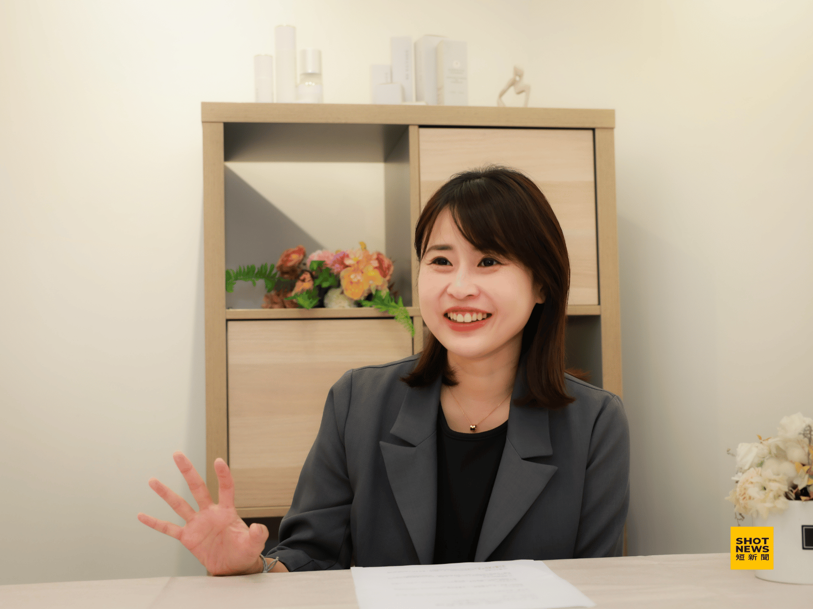蘇巧藍分享,員工培訓成本高,但流動率也很高。(劉祐龍攝影)