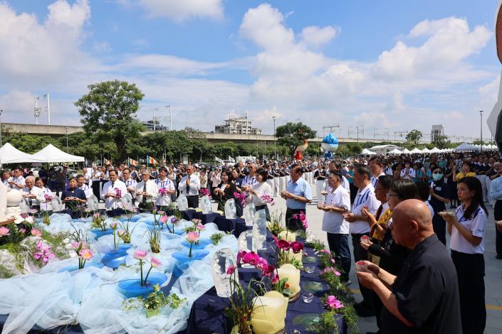 ▲2026年共善浴佛祈福暨雲林蔬食節活動上午在雲林縣立田徑場熱鬧登場。(記者劉峻文攝)