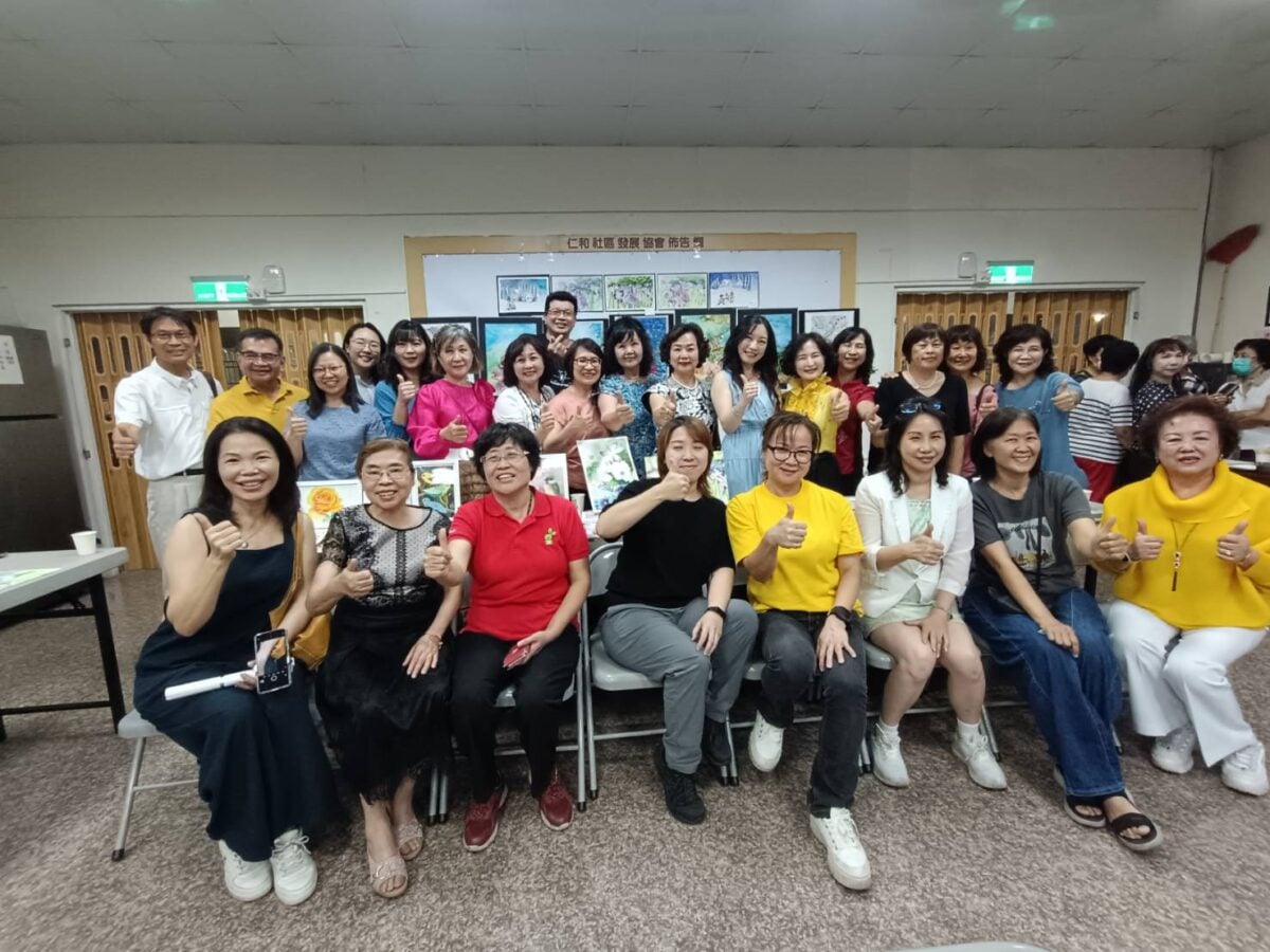 ▲仁和社區藝文水彩班展成果,藝術走入生活 點亮社區能量。