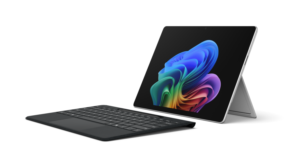 全新 Surface Pro 商務版,13 吋具備輕薄設計與強大效能,設計理念與企業員工靈活辦公的需求高度契合,並搭配裝置端 AI 處理能力與筆記型電腦等級效能,滿足在辦公桌前工作或行動辦公等多元使用需求。