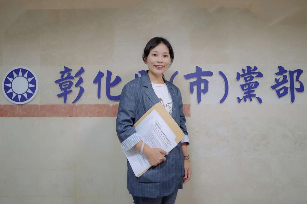 ▲彰化市長參選人温芝樺完成彰化縣鄉鎮市長選舉國民黨黨內初選作業領表,以實際行動展現投入選戰的決心與積極態度,力拚成彰化首位女市長。(圖/温芝樺提供)