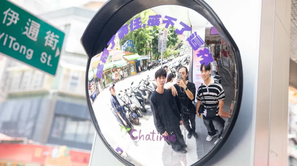 日出茶太伊通店內設有KUSO打卡點，即日起至5月30日凡消費即有機會獲得開幕好禮。圖／日出茶太提供