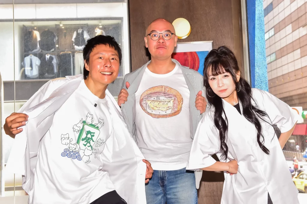 (由左至右)餐飲劇場《熱鬧茶樓流行榜頒獎典禮》由張啟樂、導演何故、陸子玄共同演出。