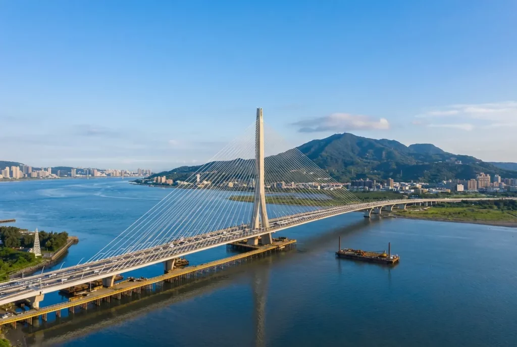 淡江大橋正式通車,淡水與八里之間的距離大幅拉近,也讓雙岸旅遊迎來全新樣貌。(圖-滬尾藝文休閒園區提供)