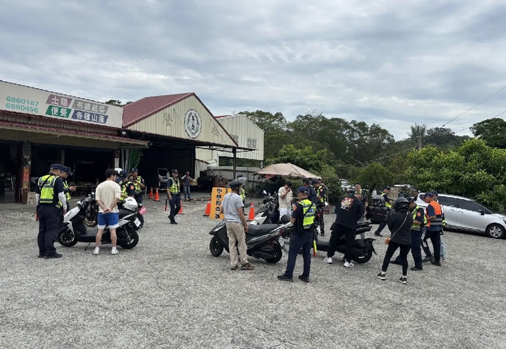 環警監聯合巡檢 周末山區道路路檢查獲違規20件 225 cnews204260525a03