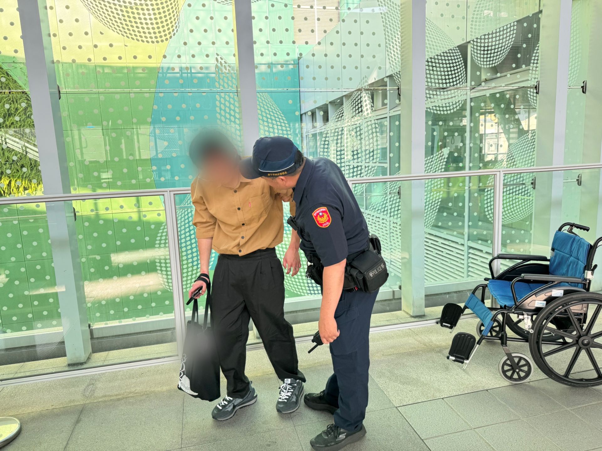 醉倒捷運月台「原地斷片」 台中男喝完喜酒昏睡 幸遇捷警即時救援