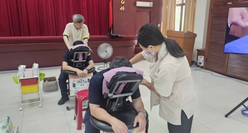 波麗士辛苦了!高市警局攜手勞工局與慶聯有線電視舉辦視障按摩 暖心紓壓迎警察節