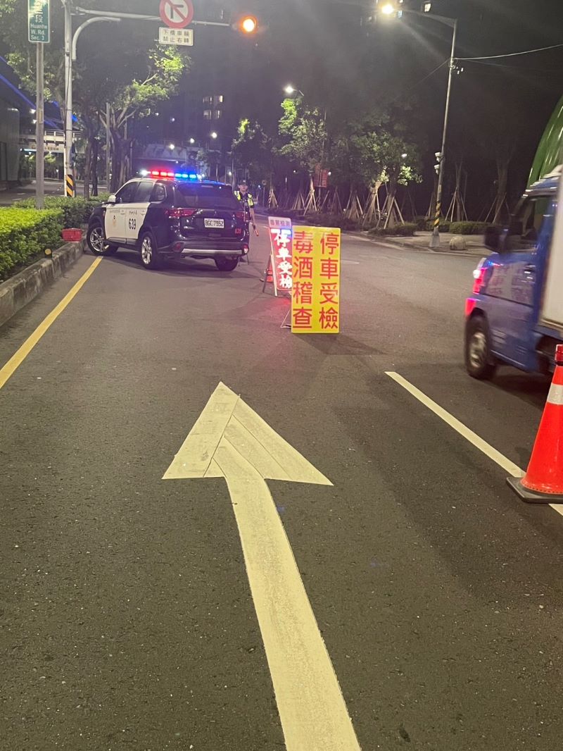 捍衛夜間安寧 中和警強力掃蕩非法改裝車 51 《圖說》中和警選定民眾陳情熱點與改裝車輛出沒路段加強攔查。〈中和分局提供〉