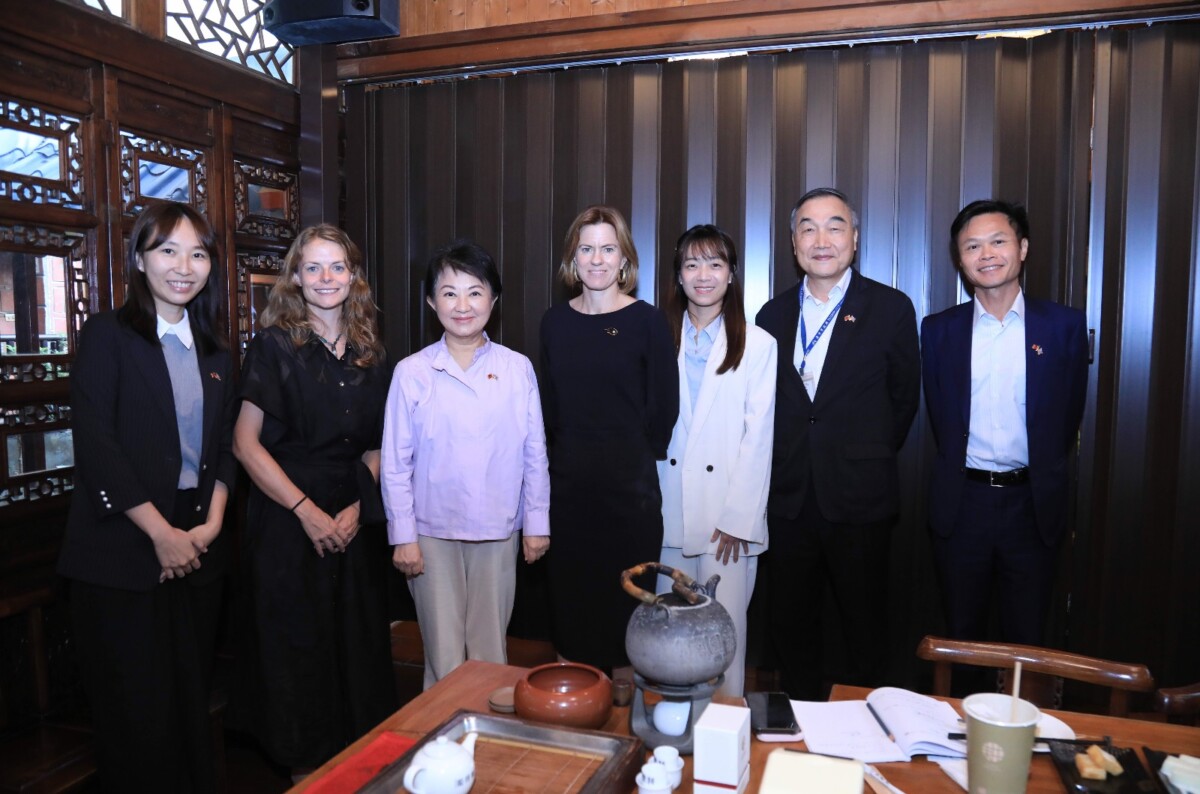 ▲英國在台辦事處代表包瓊郁再度來訪,市長盧秀燕以茶會友。(圖/中市府提供)