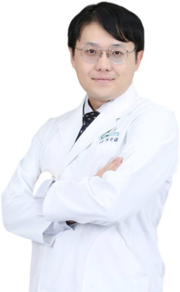 陳楚鏞提醒,現代外食族長期高油、高糖與飲食不規律,容易增加身體負擔,建議從均衡飲食與規律作息開始調整日常生活習慣。圖/Dr.Nice斯林中醫診所提供