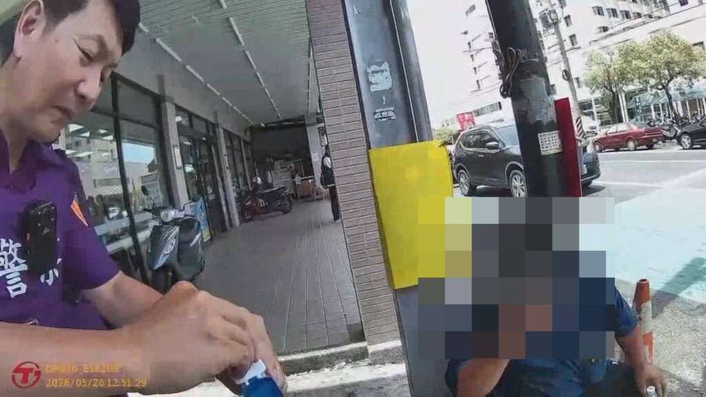 ▲員警進行毒品及唾液快篩試劑檢測。(圖/彰化警方提供)