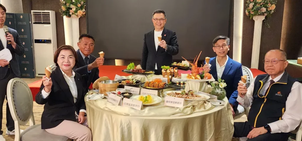 青青集團首創推出「四人台菜辦桌」全新吃法。過去台灣人談到辦桌,總會聯想到十人一桌、菜色澎湃、熱鬧滾滾的傳統宴席文化