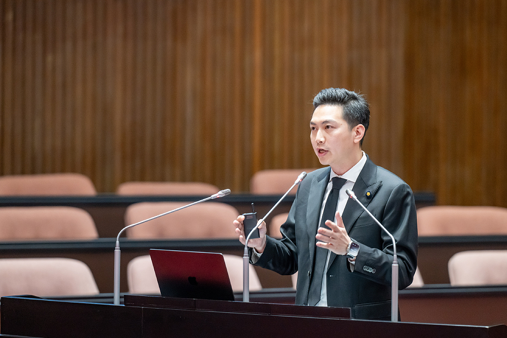 廖偉翔爭取「擬制住院認定」及育兒減少工時 卓榮泰允諾1個月內提方向 202 廖偉翔爭取「擬制住院認定」及育兒減少工時 卓榮泰允諾1個月內提方向 201