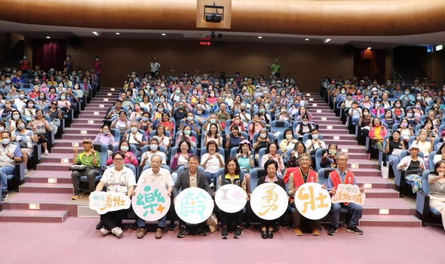 嘉市辦樂齡勇壯講座!洪聰敏教授 籲長輩運動活出逆齡人生