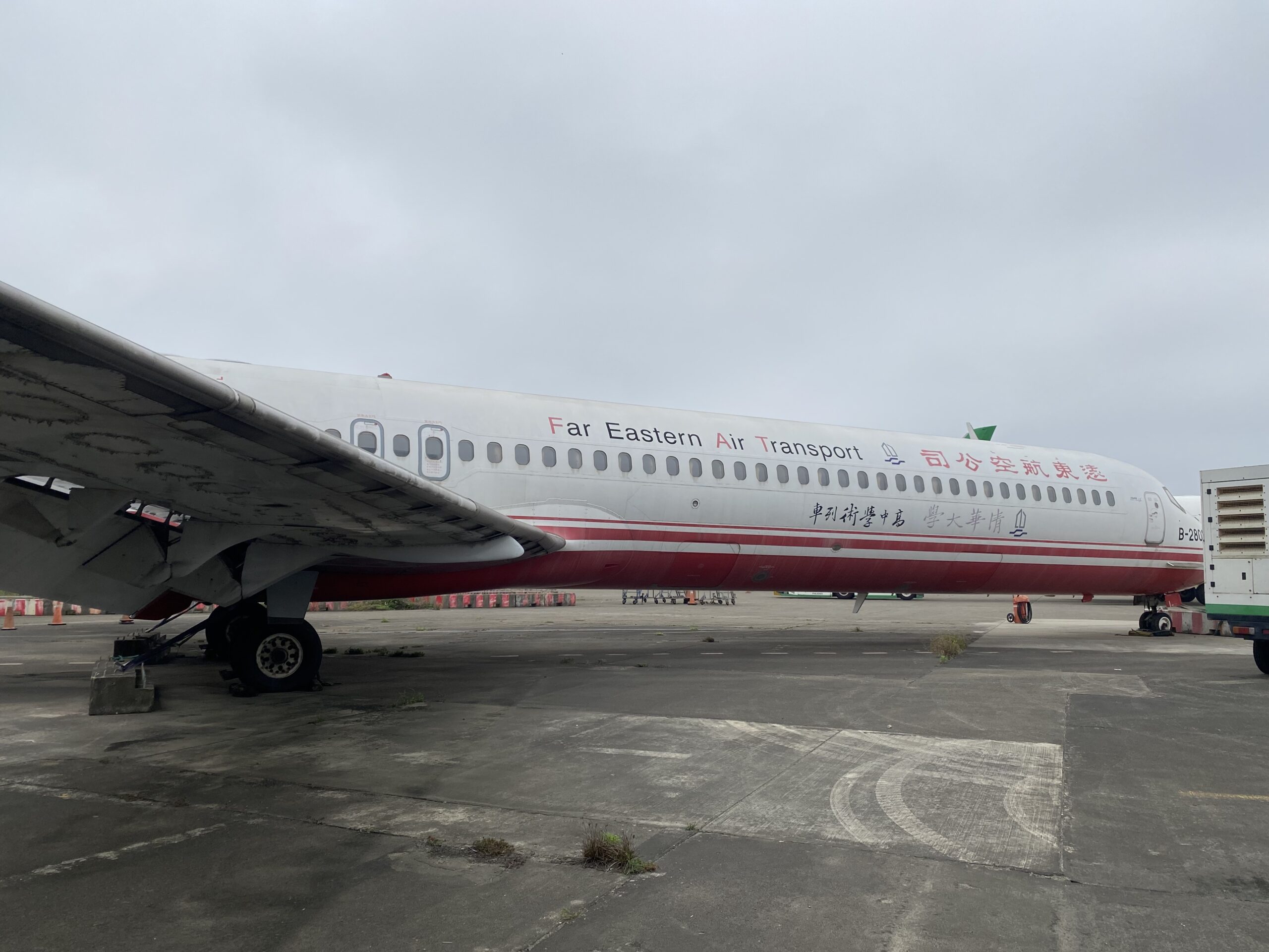 桃園分署6/2法拍遠航名下「麥道MD-83飛機」底價410萬 02 航空器2 scaled