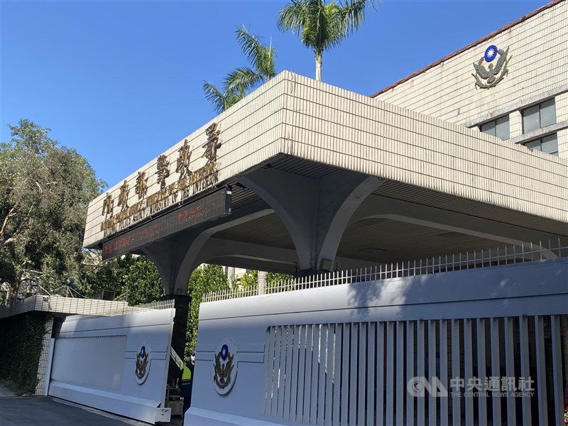 警政署一名林姓警務正亦遭檢調帶走。（記者徐煜勝翻攝）