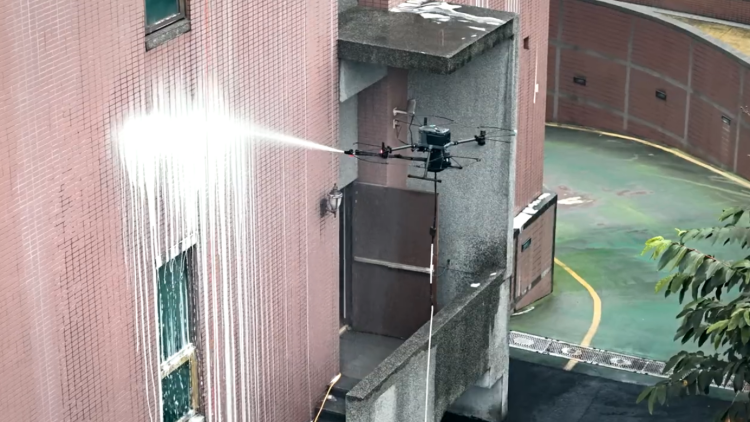 ▲無人機也能洗外牆。
