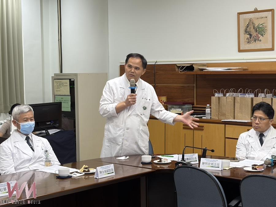 斗六慈濟醫院院長簡瑞騰（中）指出，我們經常提到「保密、防跌」，保密就是保持骨質密度、增強骨質，防跌就是防止跌倒，尤其是對老年人來講更是重要。（圖/記者陳惲朋攝）