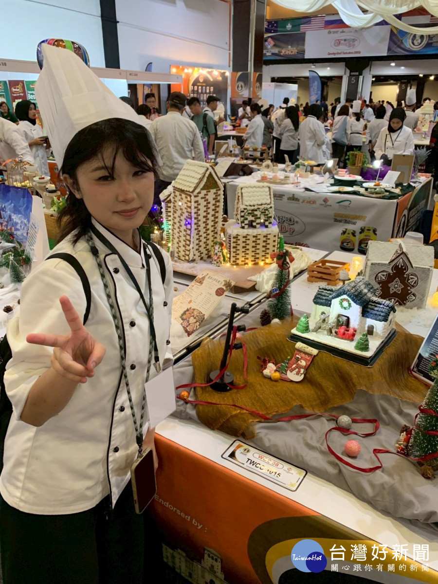 張珮瑩同學在「聖誕屋展示」中,以高超的結構設計與充滿節慶氛圍的視覺呈現。