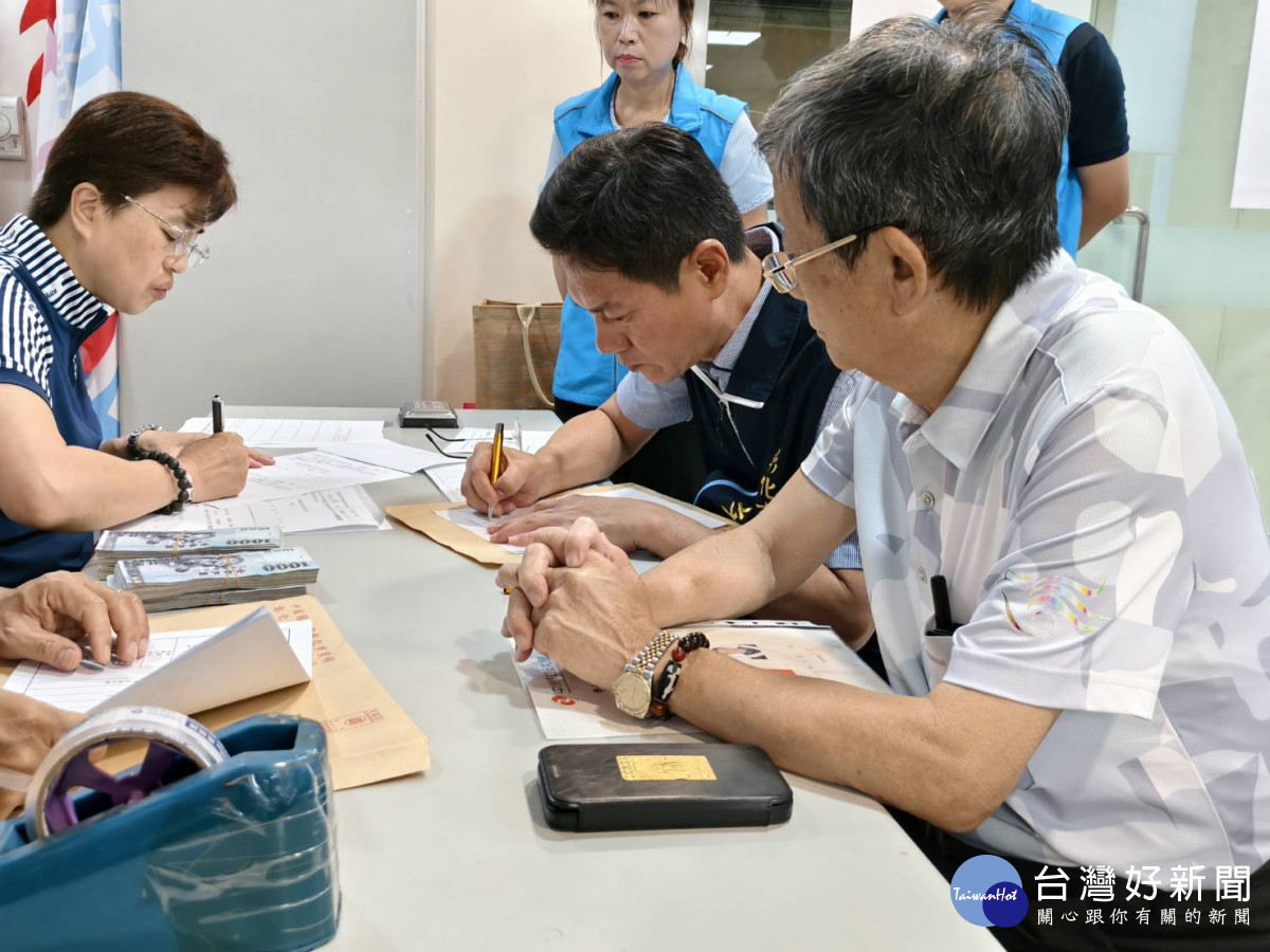 陳文賓完成國民黨彰化市長初選登記,盼以協調機制凝聚團結。圖/記者鄧富珍攝