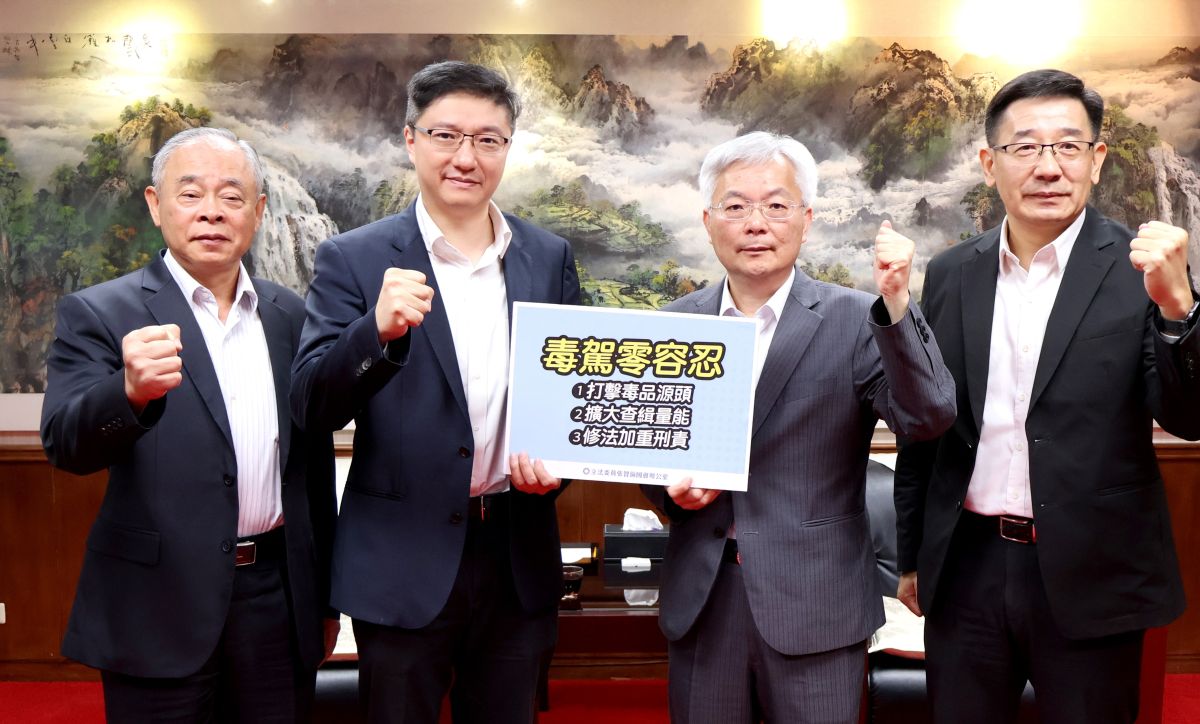 圖/立法委員張智倫(左二)拜會警政署長張榮興。(立法委員張智倫國會辦公室提供)