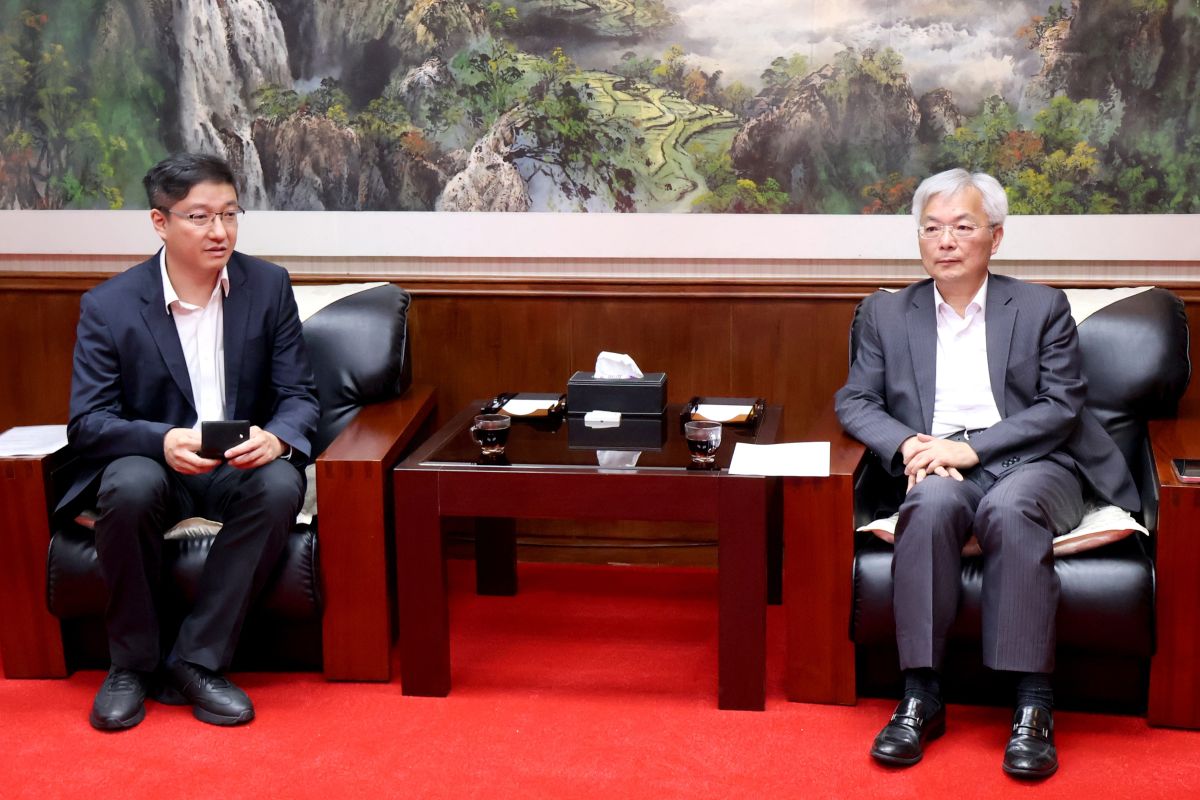 圖/立法委員張智倫(左二)拜會警政署長張榮興。(立法委員張智倫國會辦公室提供)