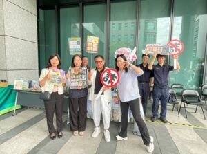 內湖警捲袖捐血 交安反詐護安康 64 %E4%B8%89 34 300x224 1