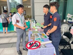 內湖警捲袖捐血 交安反詐護安康 66 %E4%BA%94 10 300x225 1