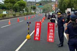 路檢同步毒駕告示牌宣導 查獲詐欺通緝犯 61 MEITU 20260527 110656100 300x200 1